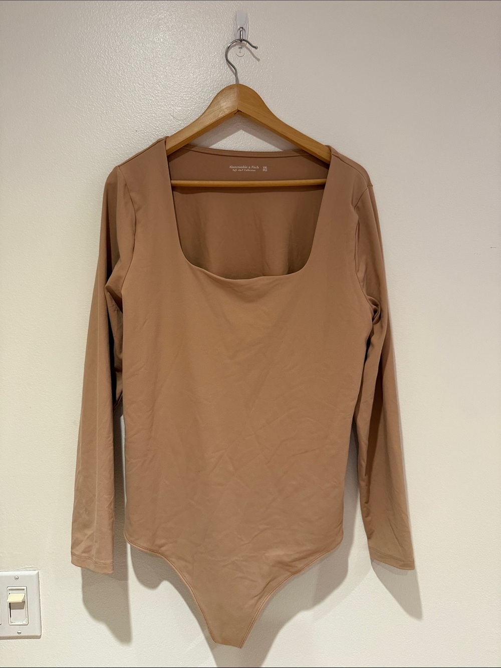Abercrombie & Fitch Long-Sleeve Square Neck Bodysuit - Taupe